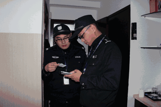 据统计,在此次统一行动中,警方共出动警力1400余人次,治安保卫力量