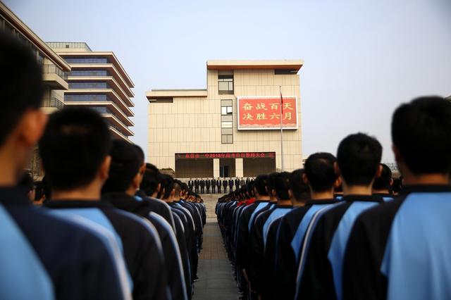 东营一中2018高考百日誓师大会，师生群情激昂