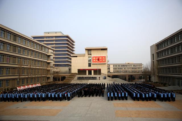 东营一中2018高考百日誓师大会，师生群情激昂