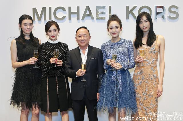 古力娜扎杨幂奚梦瑶活动现场同框,娜扎造型最养眼