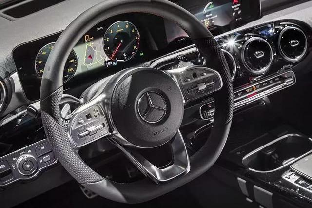 体验全新奔驰A级，双屏内饰会成为选择的决定性理由吗？