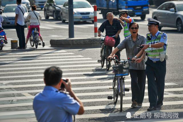 斑马线上与行人发生事故机动车就全责?被带跑偏的交法