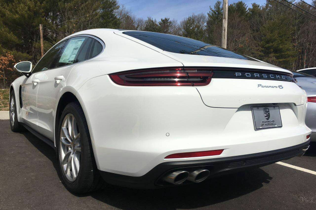 17款帕拉梅拉4S算是目前最昂贵的四门轿跑车之一