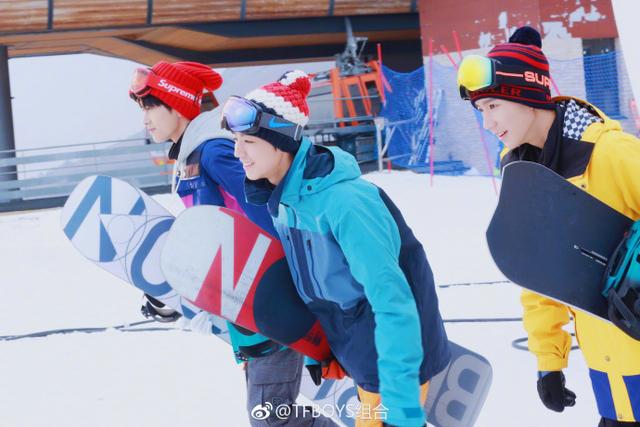 湖南卫视晒TFBOYS去年跨年演唱会帅照,暗示