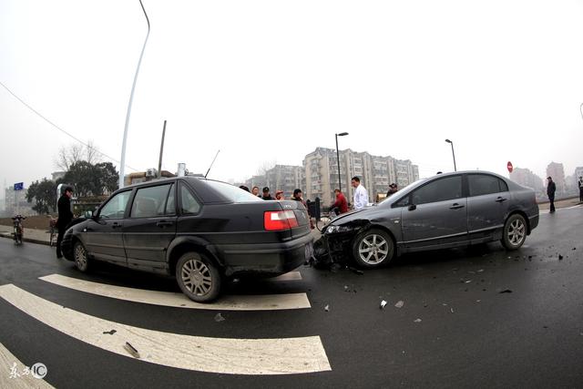 接新车路上出现交通事故、为何保险公司不理赔