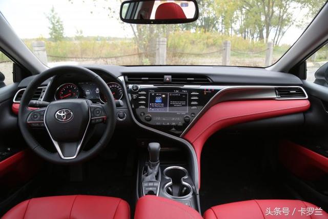 2018款本田雅阁与丰田凯美瑞比较,看好哪个?