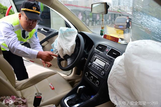 汽车发生追尾事故应该怎么处理才安全