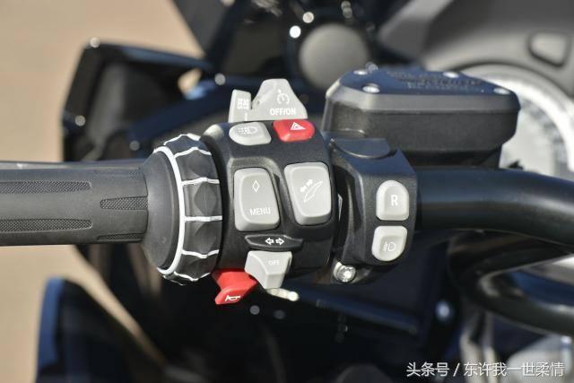 2017款宝马K1600B大型六缸休旅摩托车
