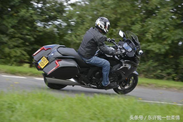 2017款宝马K1600B大型六缸休旅摩托车
