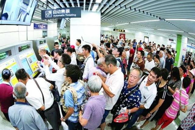 不用拿出手机直接上地铁坐公交！