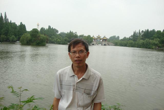 云南罗平坡脚村,从尊德重教中人才辈出…