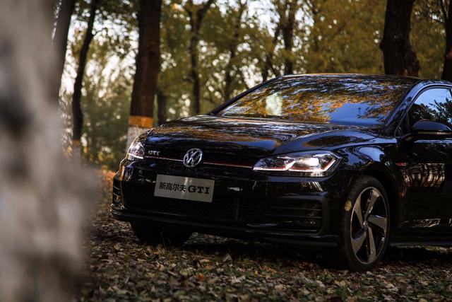 黑武士首测,大众新高尔夫GTI,比奔驰A级和宝马