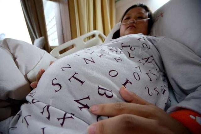 高龄孕妇生下了三胞胎,妈妈知道孩子的性别后,脸都黑了