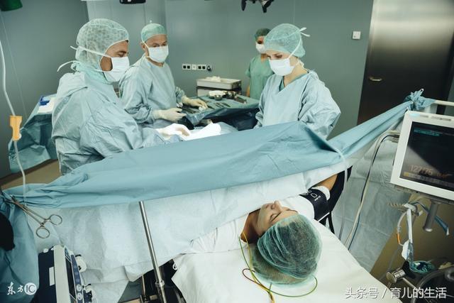 产妇被进产房后害羞拒绝医生刮毛, 医生的话让护士偷笑起来|医生|产妇