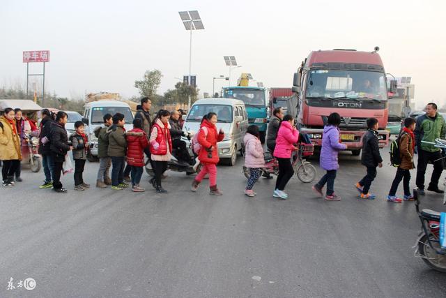 揭秘!开车撞死一个闯红灯的人需要赔钱吗?这里