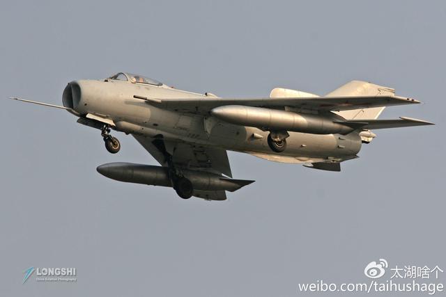 歼20快首飞时为何歼6还在翱翔?后续机型遭遇“心脏病”