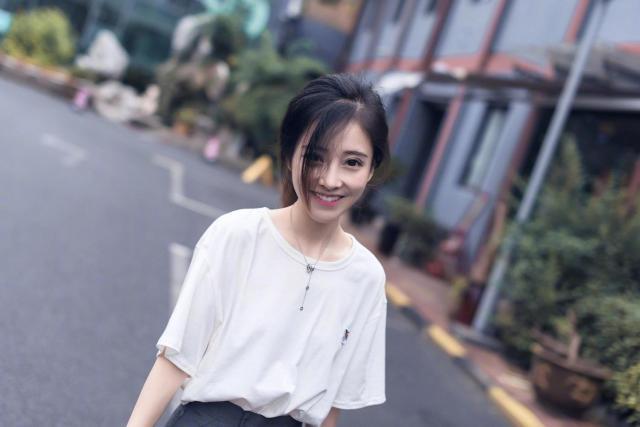 献唱《前任3》主题曲,和迪丽热巴王俊凯同台,