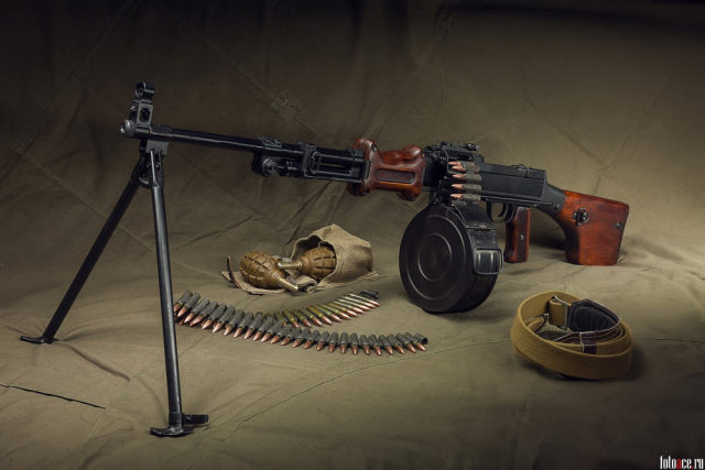 冰火两重天:同样性能出色却命运不同的三种枪械