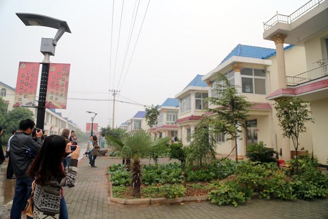 燕矶镇,位于湖北省鄂州市鄂城区境内,因滨临长江中游南岸展翅欲飞的