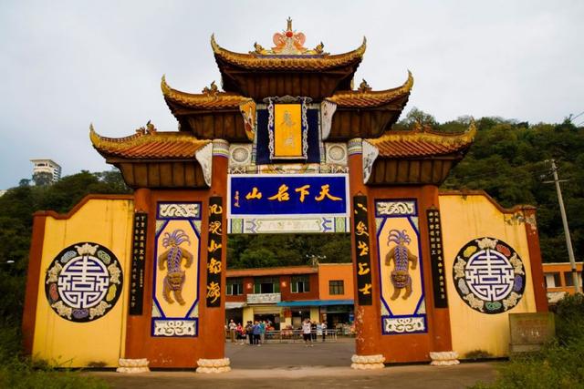 7-8月份国内最佳旅游地重庆(七月旅游国内最佳地)(图1) 重庆推荐旅游景点--丰都鬼城!