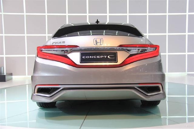 本田新出7座SUV,颜值不输卡宴全时四驱,仅28