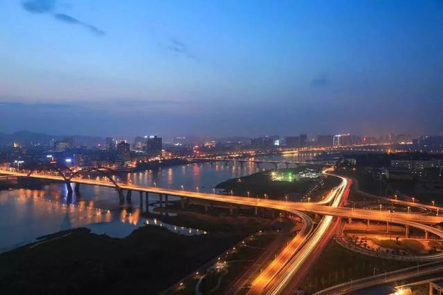 高铁旅游攻略:2018年昆明将要开通10多个高铁