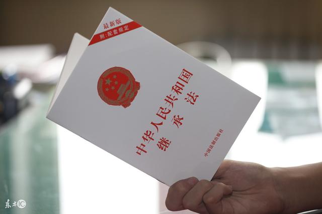 最新继承法,二婚女人哭了,丈夫死亡后把财产都