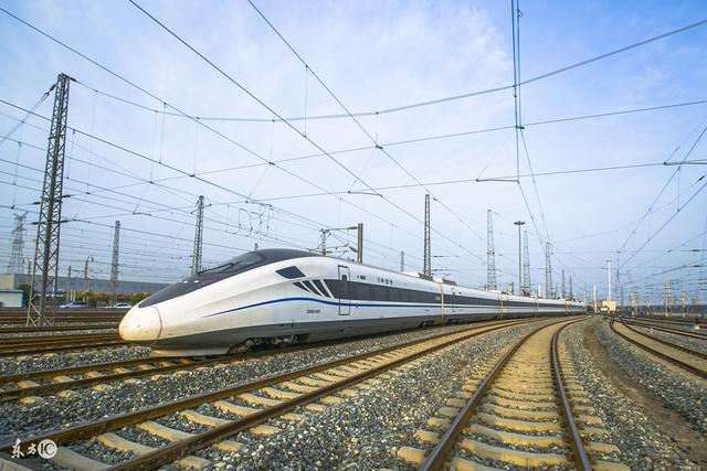 湖南这个地市发达了,今年一条高速铁路即将建