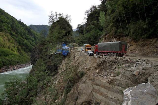 野马T80林芝到拉萨,途翻海拔5013M米拉山