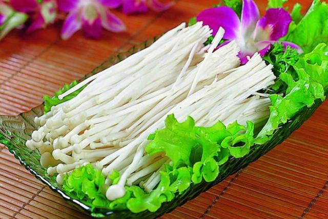金针菇不能与这种食物一起吃,会导致死亡,赶快告诉家里人!