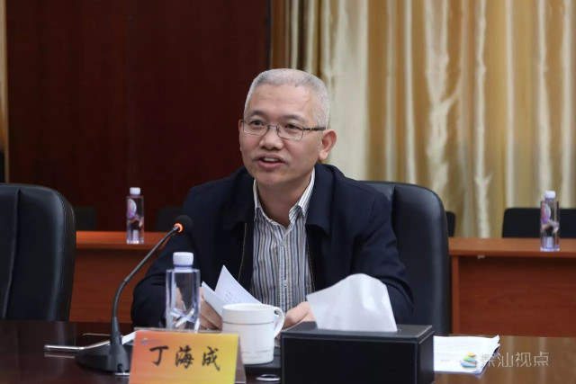 丁海成表示,安全生产事关社会大局和谐稳定,事关群众生命财产安全.