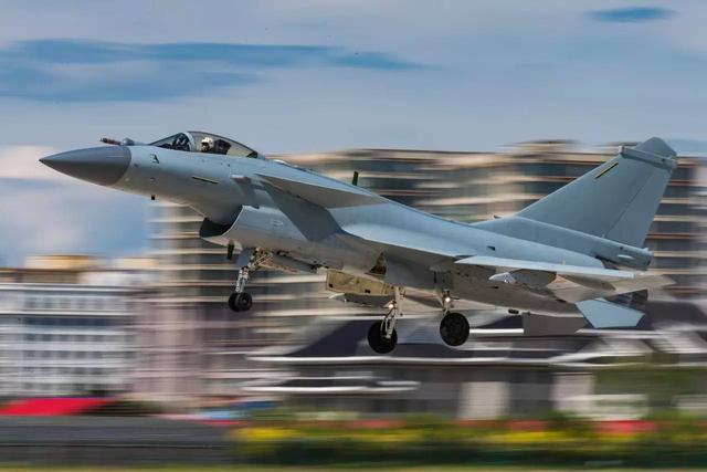 中国空军换装速度排名世界第一:一个月服役一