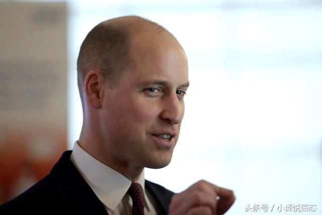 终于,威廉王子不用担心秃顶问题了. 因为他干脆把自己头发剃没了.
