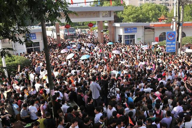 另类, 25个学生保送清华北大, 毛坦厂中学差太