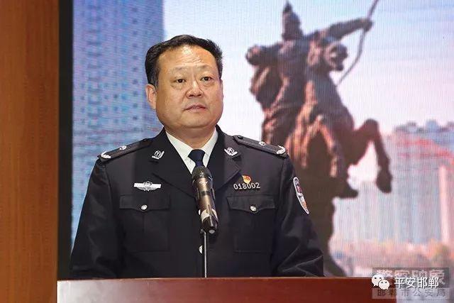 尚庆文同志主持会议
