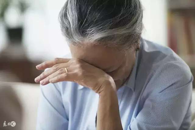 奶奶给孙子做虾吃, 儿媳妇破口大骂: 什么都不懂