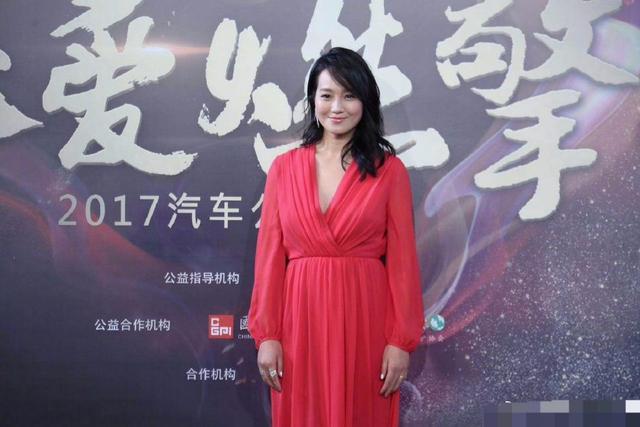 朱丹产后复出主持,一孕傻三年,腰肥膀子粗,求刘