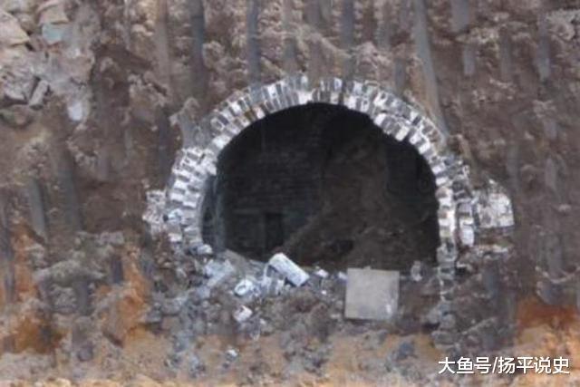 明朝妃子墓门上八个大字, 盗墓贼几百年不敢动, 乾隆