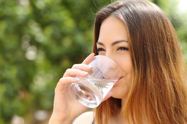 多喝水能减肥但你喝对了吗5个数字让你喝得对瘦得快