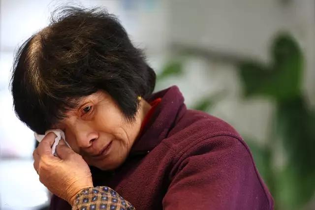 结婚两年没有孩子,毫不犹豫离了婚,一年后在见