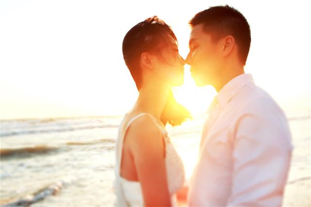 女人婚姻不幸福,但是又不想离婚,两种方法可以