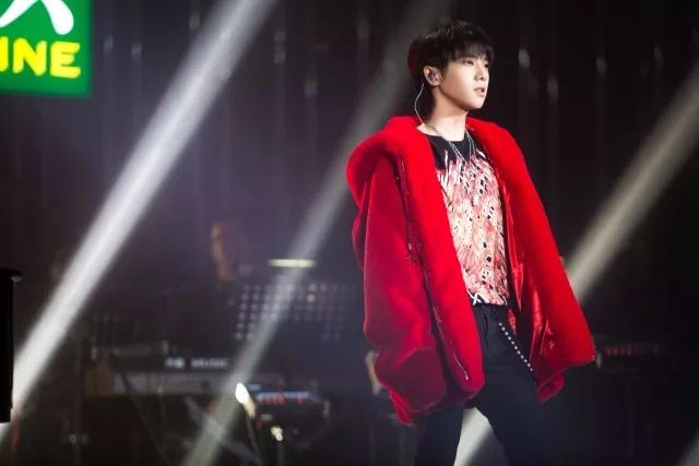 今晚十点《歌手》Jessie J首唱中文 华晨宇《双