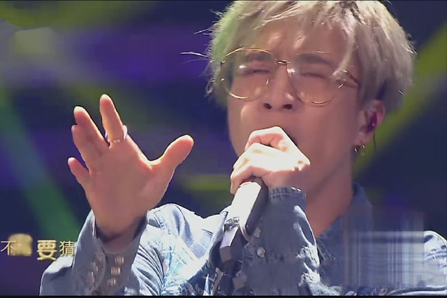 四位实力男歌手戴着眼镜,你们感觉谁更有艺术