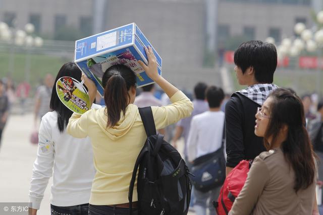 老汉哭泣:贷款供儿子上大学,如今毕业三年多了