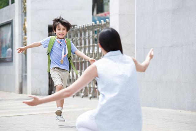 孩子放学后,接送孩子的早晚,怎么会影响到孩子的性格?