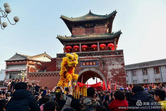 鹤壁浚县千年古城,春节群狮攀登与文治阁比高