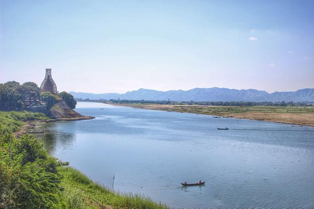 伊洛瓦底河是缅甸境内的第一大河, 贯穿缅甸