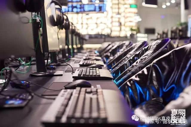 大司马的真皮网咖开业了,在微博上招网管真的