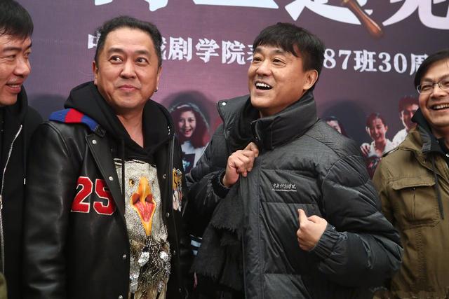 中戏87级同学会,徐帆胡军没变化濮存昕老得头发全白了