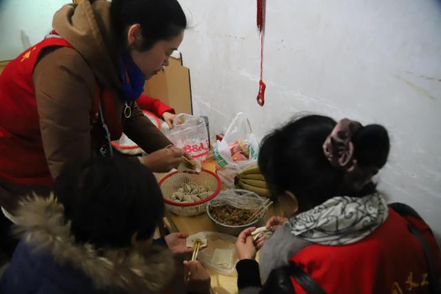 湖北襄阳志愿者学雷锋纪念日前夕开展多项公